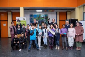 Schüler der Leinetalschulen geben zusammen mit den Initiatoren des Projektes den offiziellen Startschuss für das 2. E-Waste-Race in Hannover