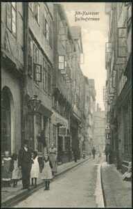 Blick um 1900 durch die Ballhofstraße in Richtung Knochenhauerstraße.