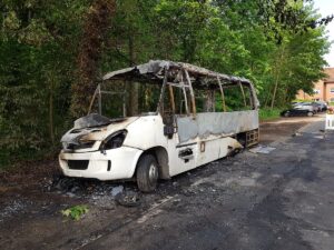 Ausgebrannter Kleinbus