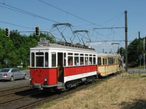 Die Rote 11 am "Nullpunkt", der Streckenmitte zwischen Hannover und Hildesheim