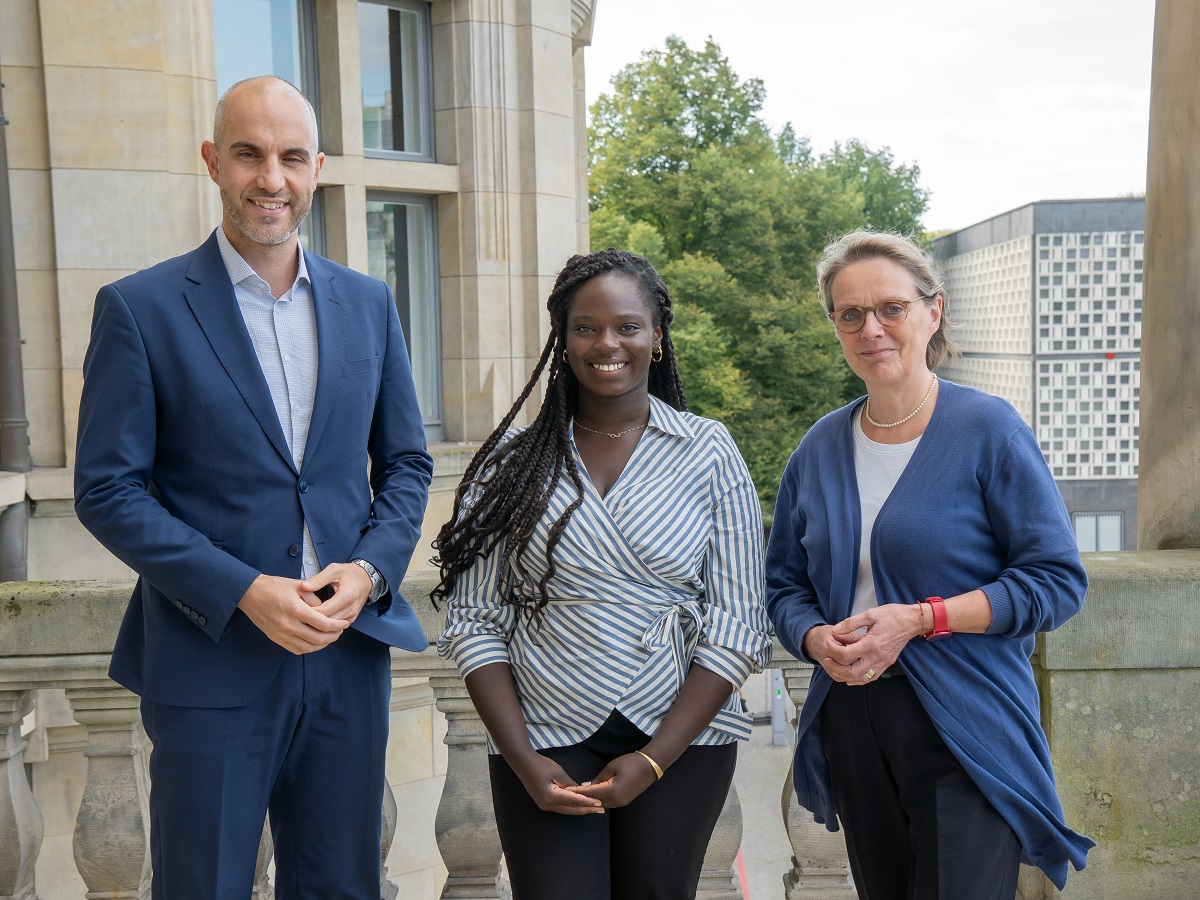 Oberbürgermeister Belit Onay, Kultur- und Bildungswissenschaftlerin Brenda Davina, Kulturdezernentin Konstanze Beckedorf