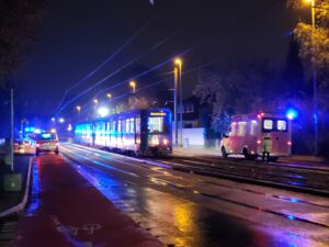 Rettungskräfte im Einsatz an der Empelder Straße