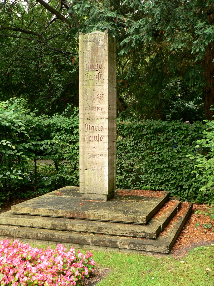 Grabmal von Hugo Haase auf dem Stadtfriedhof Engesohde