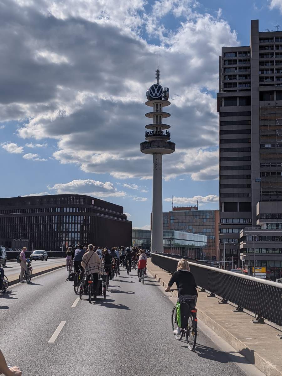 Raschplatz Hochbrücke mit Telemoritz