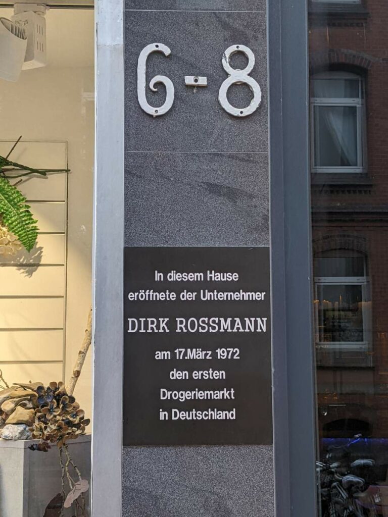 Infotafel: Erster Rossmann Drogeriemarkt