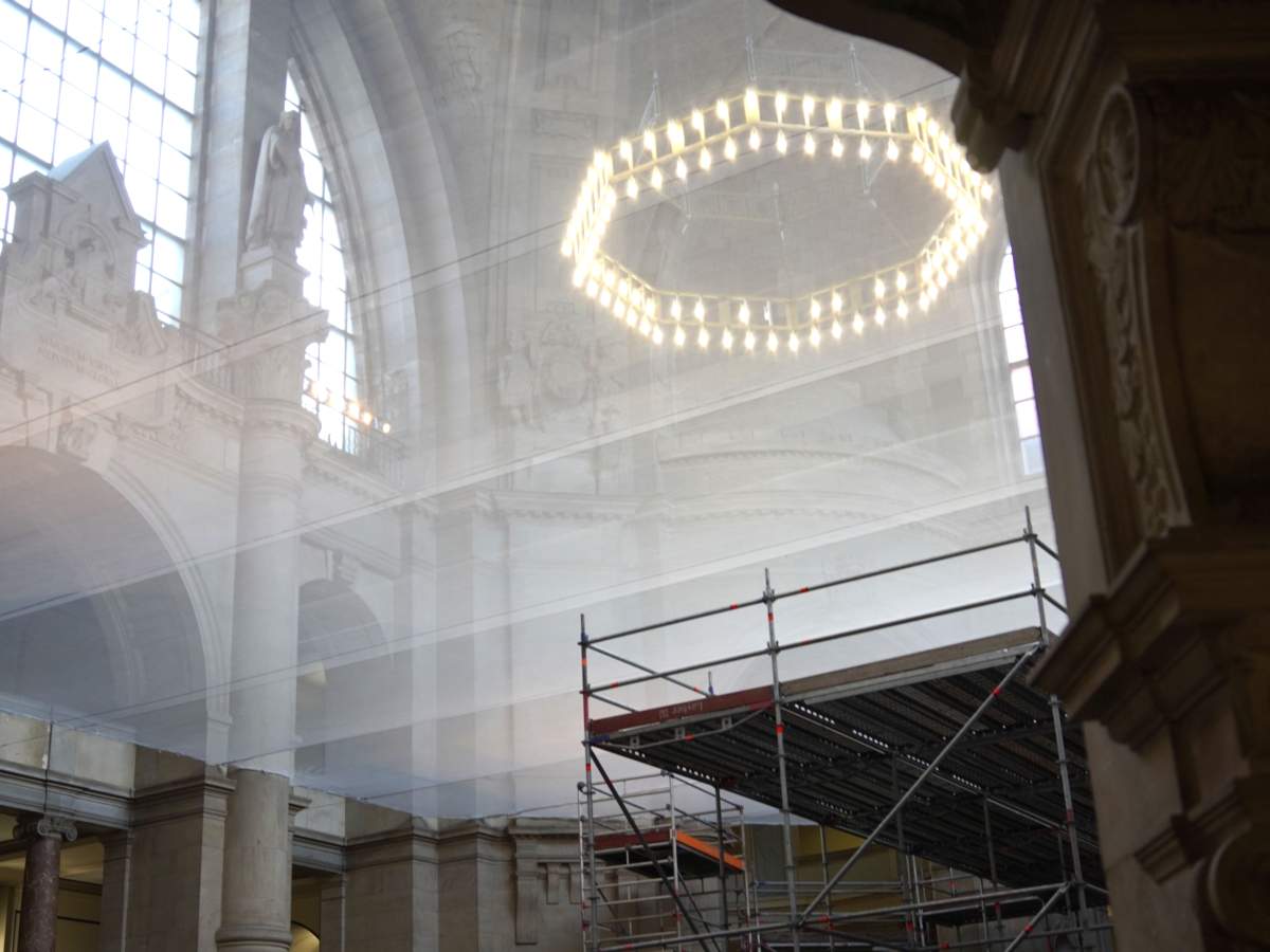 Netz in der Rathaushalle