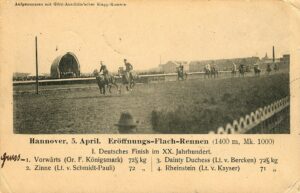 Eröffnungs-Flach-Rennen über 1400 Meter auf der Rennbahn um 1900