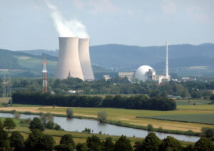 Stillgelegtes AKW Grohnde an der Weser