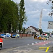 Sprengung verursacht eine beeindruckende Wasserfontäne