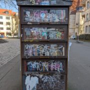 Bücherschrank in der Nordstadt an der Lutherkirche