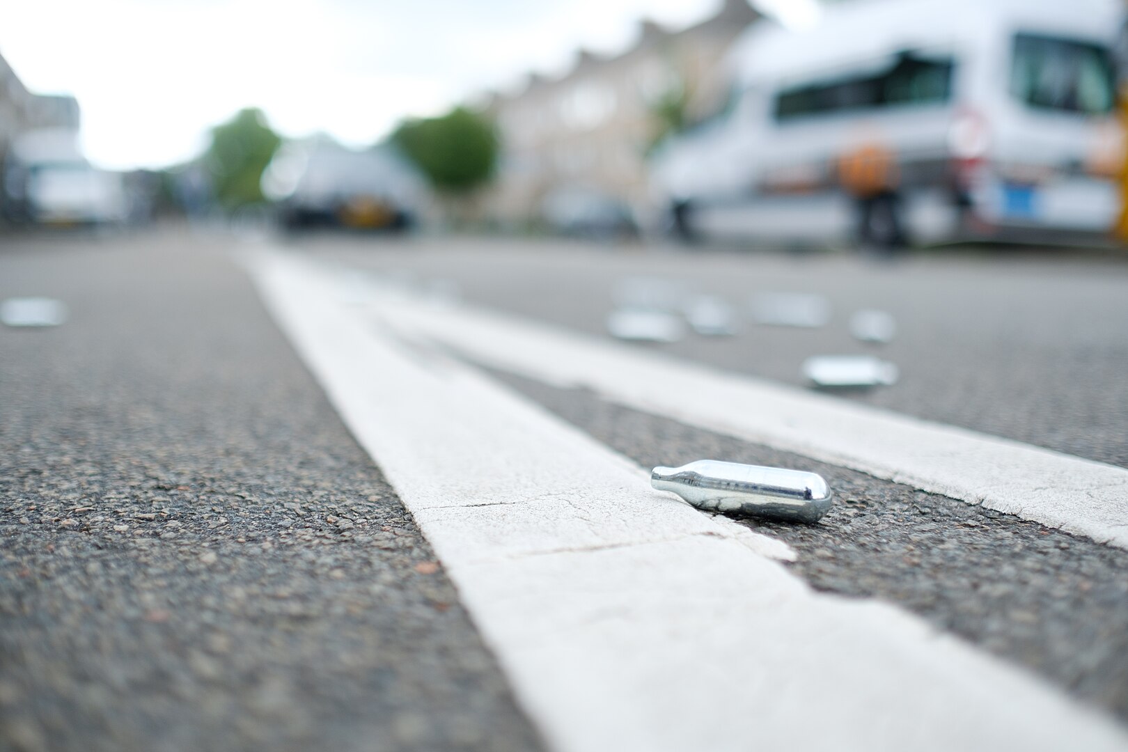 Lachgas Fläschchen auf der Straße