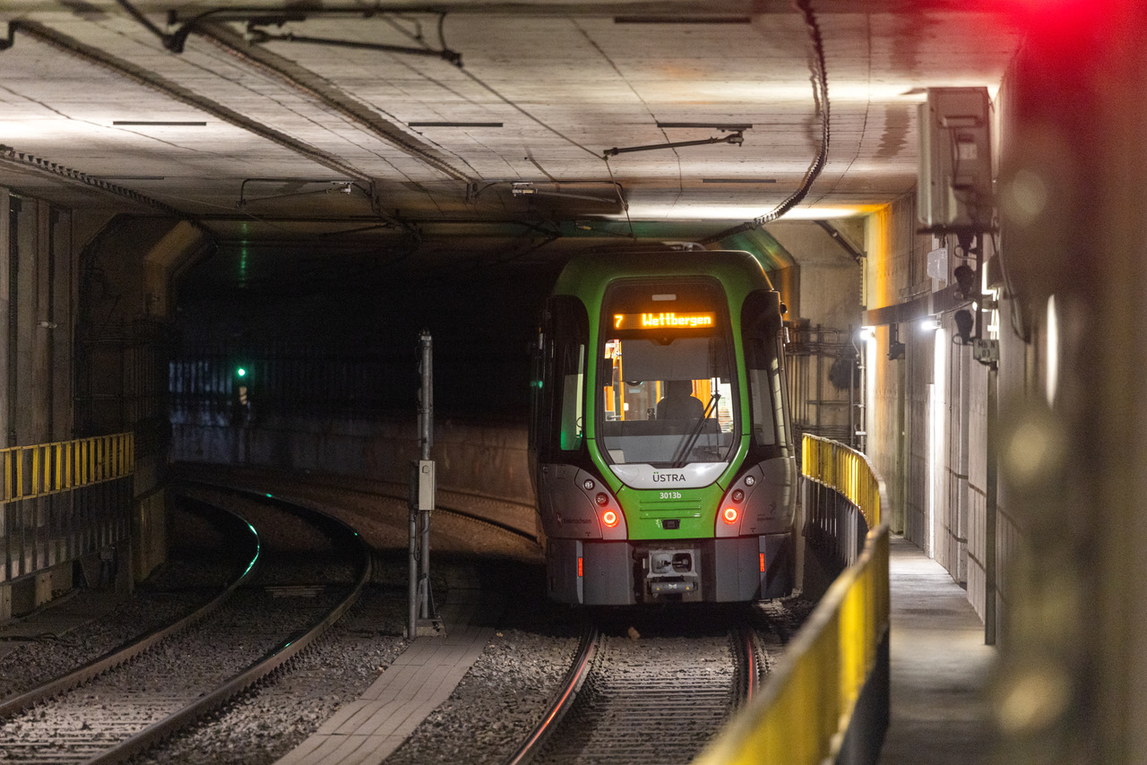 Üstra Stadtbahn an der Haltestelle Mühlenberger Markt