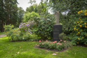 Grabstein auf dem Stadtfriedhof Engesohde